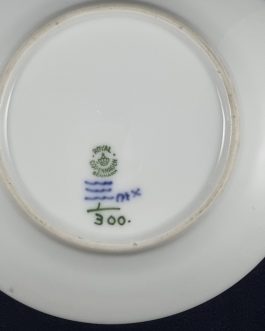 Musselmalet fluted plate # 300