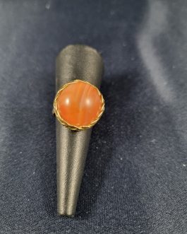 Gold ring with agate stone
