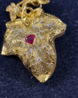 Gold brooch in the shape of a vine leaf