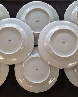 Eight dinner plates Royal Copenhagen Porcelain