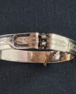 Antique bangle of 8 carat gold