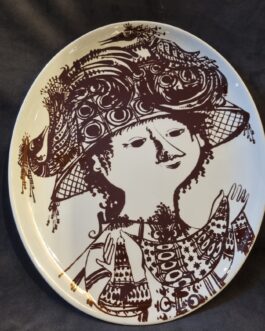 Gwendolen Fairfax dish by Bjørn Wiinblad