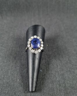 18 carat white gold ring