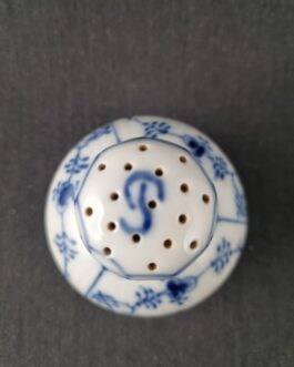 Shell painted Half Lace pepper shaker #711