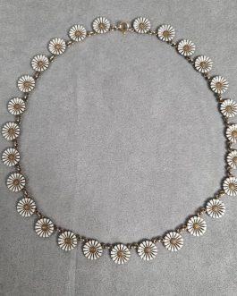 Daisy necklace