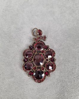 Garnet pendant