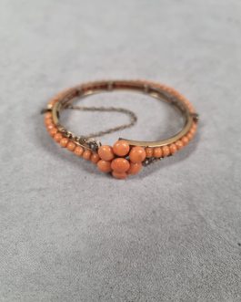 Bangle with coral