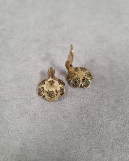 A pair of ear clips made of gold-plated silver filigree