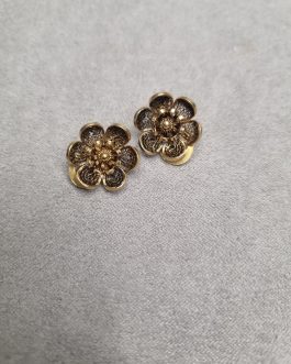 A pair of ear clips made of gold-plated silver filigree