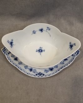 Blue Fluted Blue Fluted Half Lace sauce pot #587