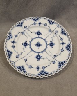 Antique Blue Fluted Full Lace plate #1086