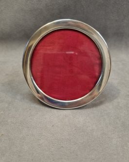 Round silver photo frame