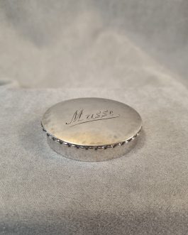 Pillbox of silver