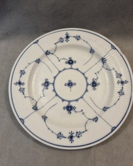 Antique musselmalet fluted dinner plate