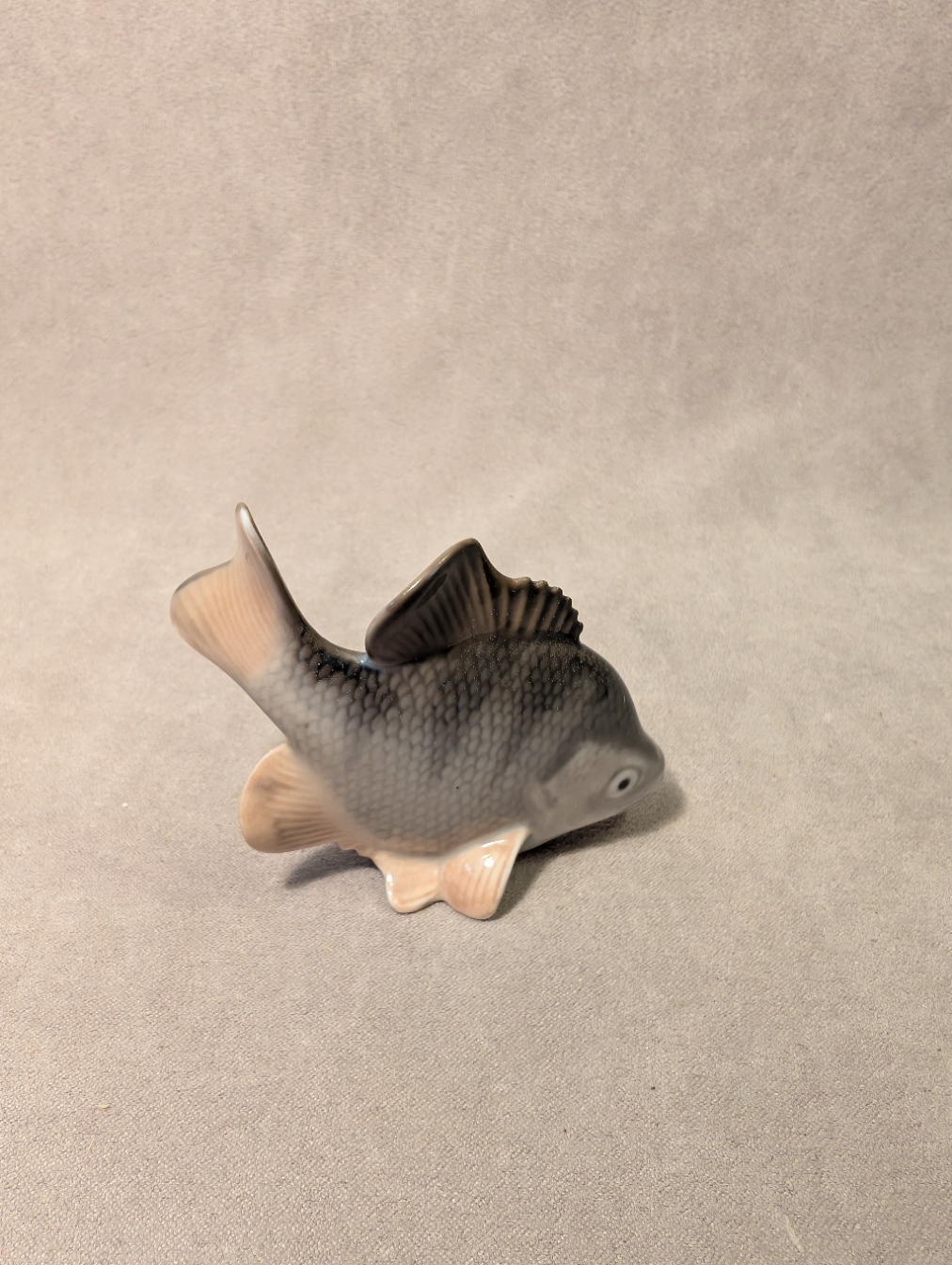 Royal Copenhagen: Amerikansk aborre #2553 - Billede 2