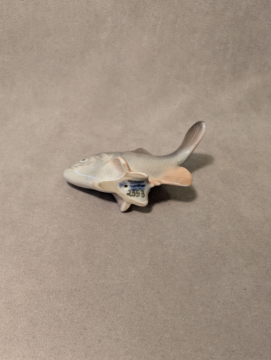 Royal Copenhagen: Amerikansk aborre #2553 - Billede 3