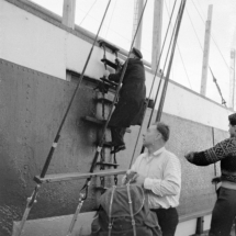 Oslofjorden. Los ombord. 1954. Kilde Norsk Folkemuseum