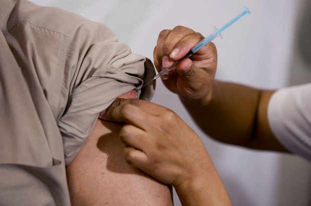 7799259-topshots-mexico-ah1n1-vaccine1.jpg