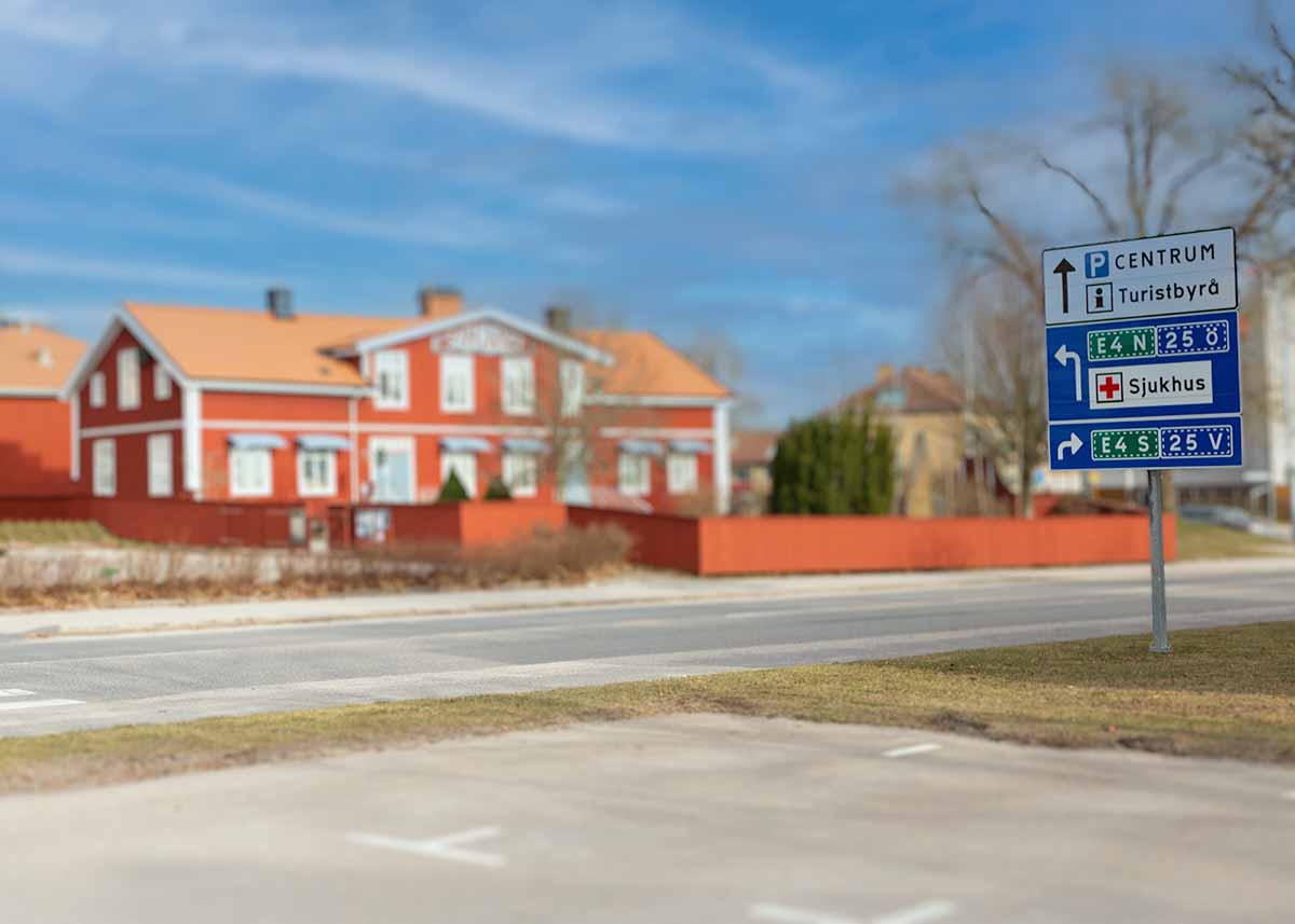 Städfirma i Ljungby på Gamla torget mittemot sagomuseet.