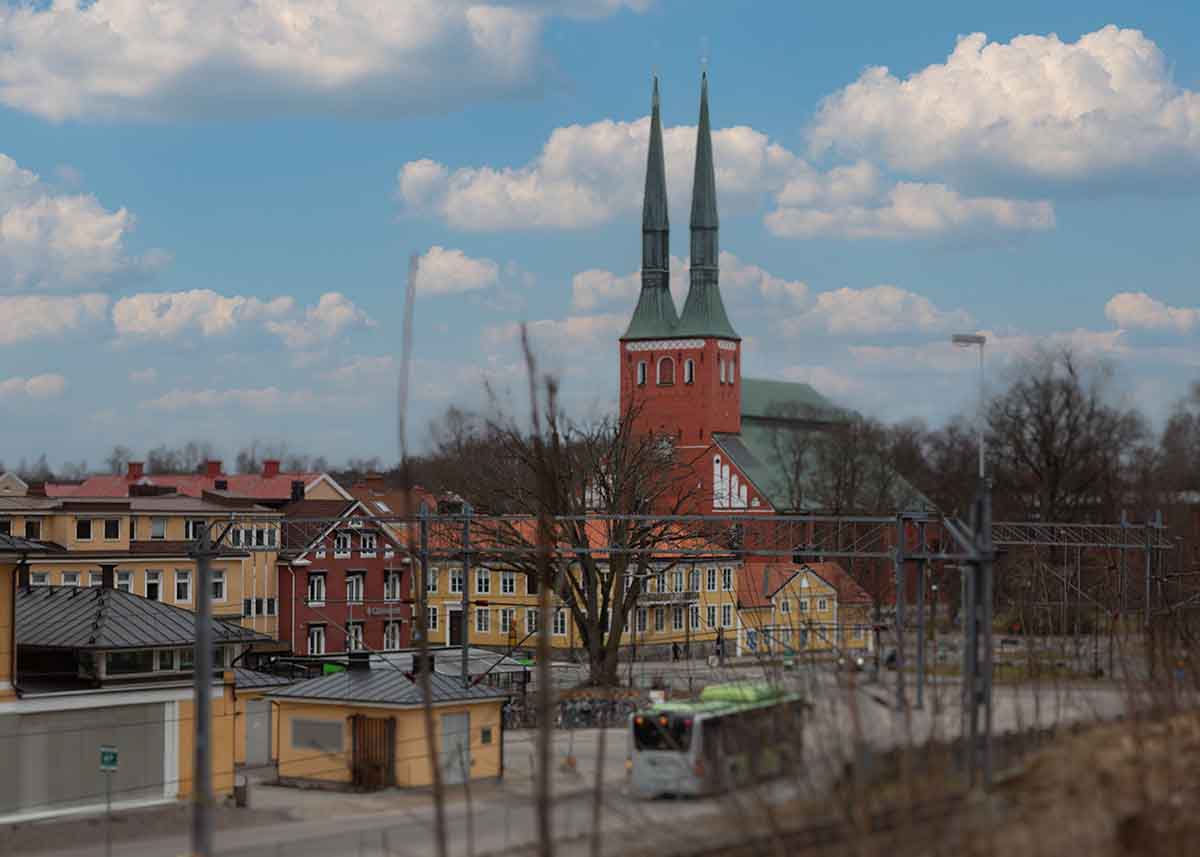 Städfirma i Växjö syboliseras av en bild från järnvägen mot kvarteret runt domkyrkan.