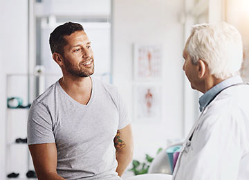 Image shows a patient discussing private hernia operation costs with a medical professional.