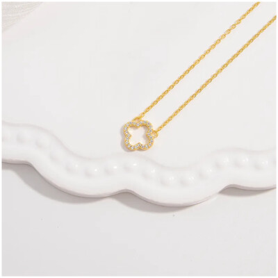Emmely Clover Petit