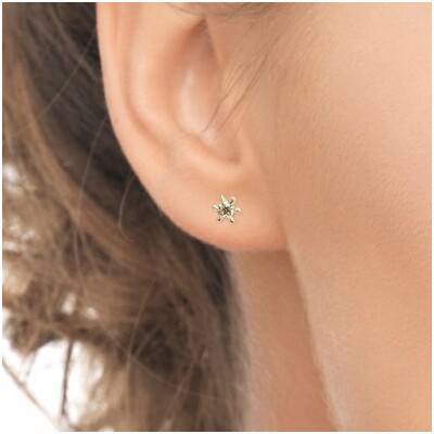 PRESENT Labgrown Ørestikker i 14 kt. guld med ialt: 0,50 ct. white diamant. Byt om 2 år.