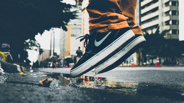 autentisk markedsføring,bygge merkevarelojalitet,colin kaepernick reklame,emosjonell tilknytning,følelser i markedsføring,historiefortelling i markedsføring,just do it,merkevareidentitet,nike kampanje,sosial rettferdighet i reklame,kunsten å fortelle historier,historien selger