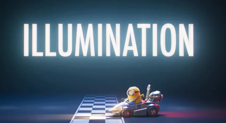 Illumination-logoen vises mot mørk bakgrunn, med teksten «ILLUMINATION» i store lyse bokstaver. Foran logoen sitter to Minions i en liten gokart ved en startlinje, opplyst av scenelys.