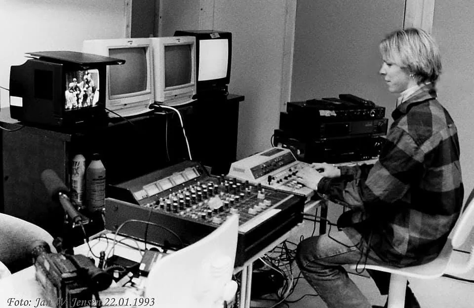 Live three-camera television broadcast from the Cultural Center in Skjervøy over cable TV