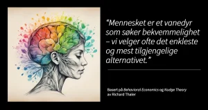 Illustrasjon av en kvinnes profil, hvor hjernen er kunstnerisk fremstilt med fargerike, bladlignende strukturer som sprer seg ut i ulike nyanser. Til høyre står et sitat: 'Mennesket er et vanedyr som søker bekvemmelighet – vi velger ofte det enkleste og mest tilgjengelige alternativet.' Teksten er basert på Behavioral Economics og Nudge Theory av Richard Thaler.