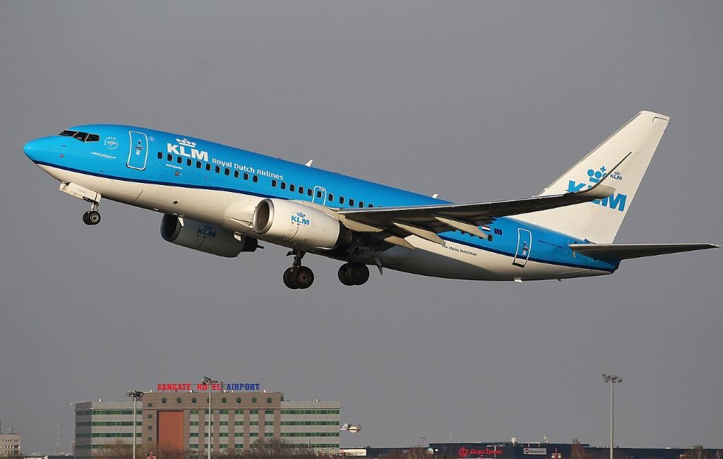 La aerolínea KLM ya no opera vuelos de larga distancia debido a nuevas restricciones de viaje
