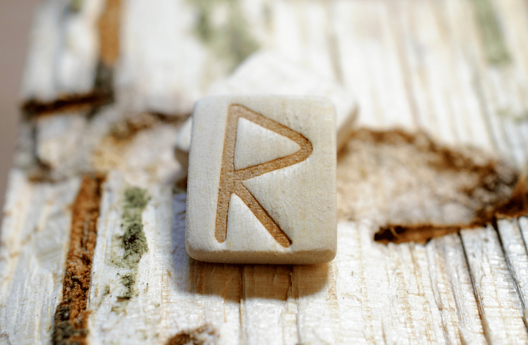 Rune: Raido/Raidho/Rad,/Reid/Reið (ᚱ)