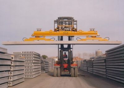 Lifting hollowcore slabs, hollowcore production