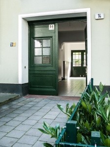 Altbaumehrafilienhaus Renovierungsarbeiten in Berlin