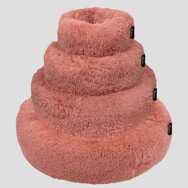 Het heerlijke zachte donutbed Fuzz van District70 in het kleur Oud Roze, verkrijgbaar in vier maten zodat je altijd de ideale maat voor je hond kan kiezen.