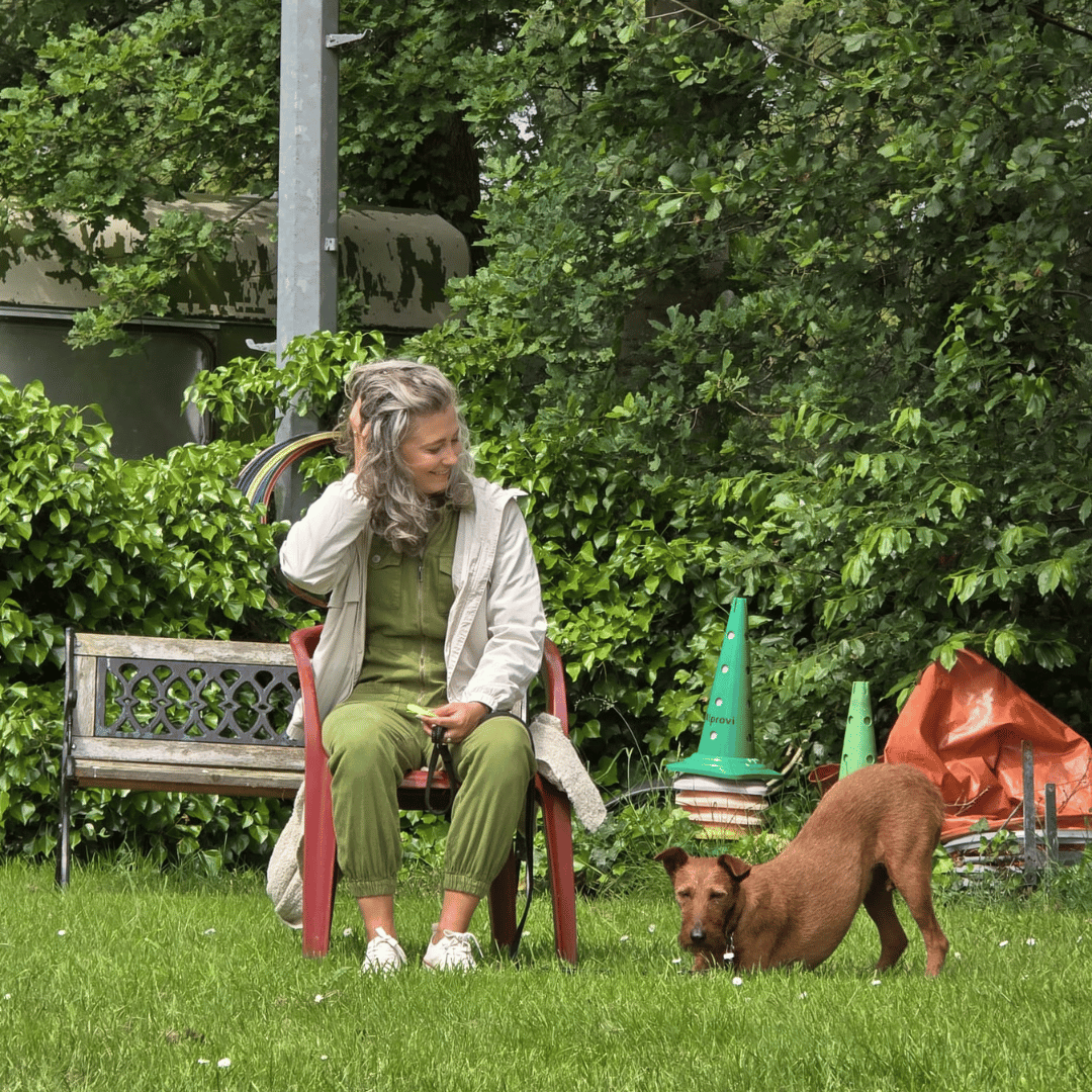 Groepslessen2 Cursist met hond bij groepsles HondenSpiegel