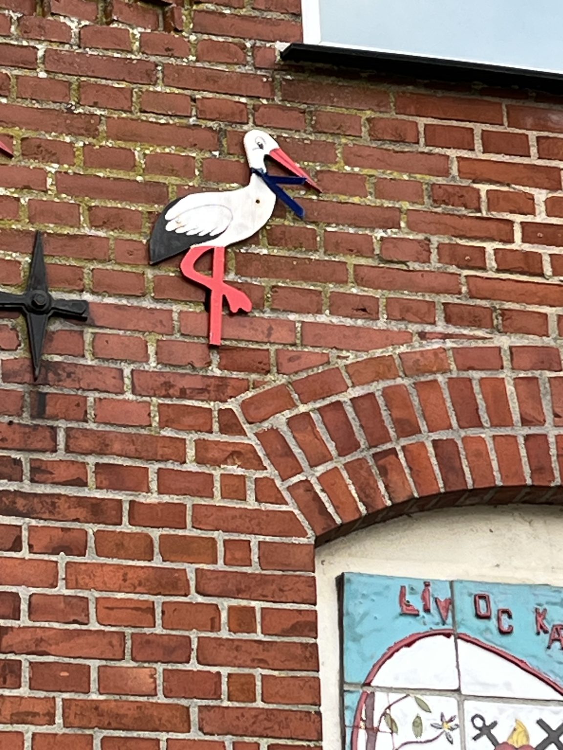 9. stork er fløjet op på gavlen – Horne