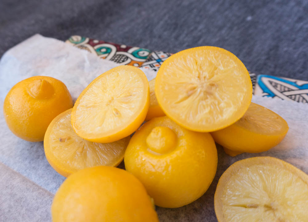 Citronhalvor av inlagda citroner