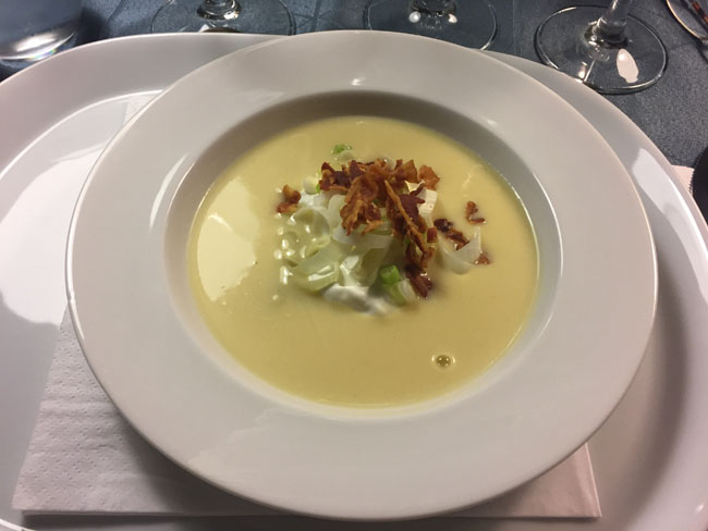 kartoffel-og-poresuppe-med-bacon