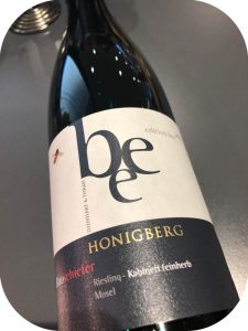 017 Weingut zur Römerkelter, Honigberg Bee Blauschiefer Riesling Kabinett Feinherb, Mosel, Tyskland