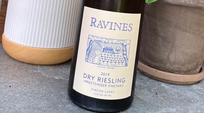 2019 Ravines Wine Cellars, Argetsinger Vineyards Dry Riesling, New York State, USA