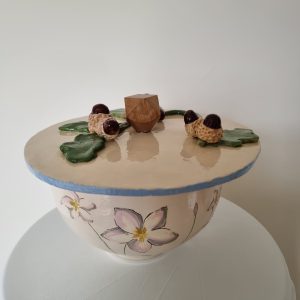 ceramic bowl with lid 14.01