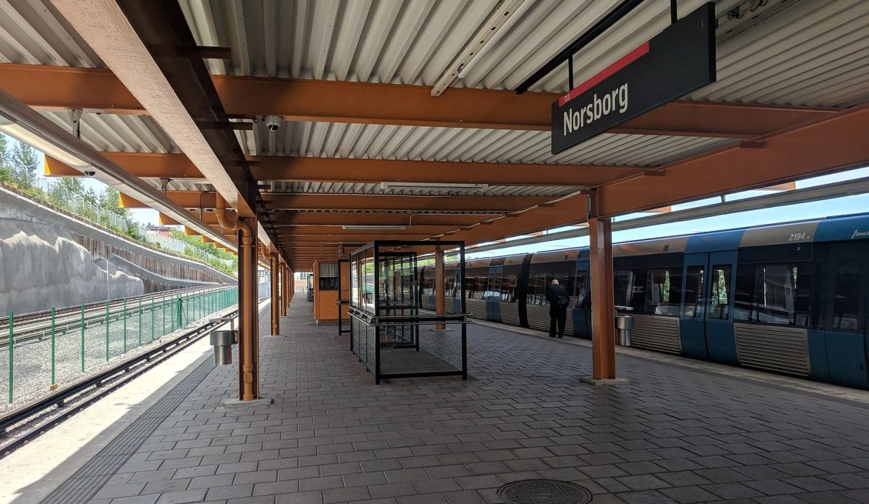1920px-Norsborg_metro_20180616_07