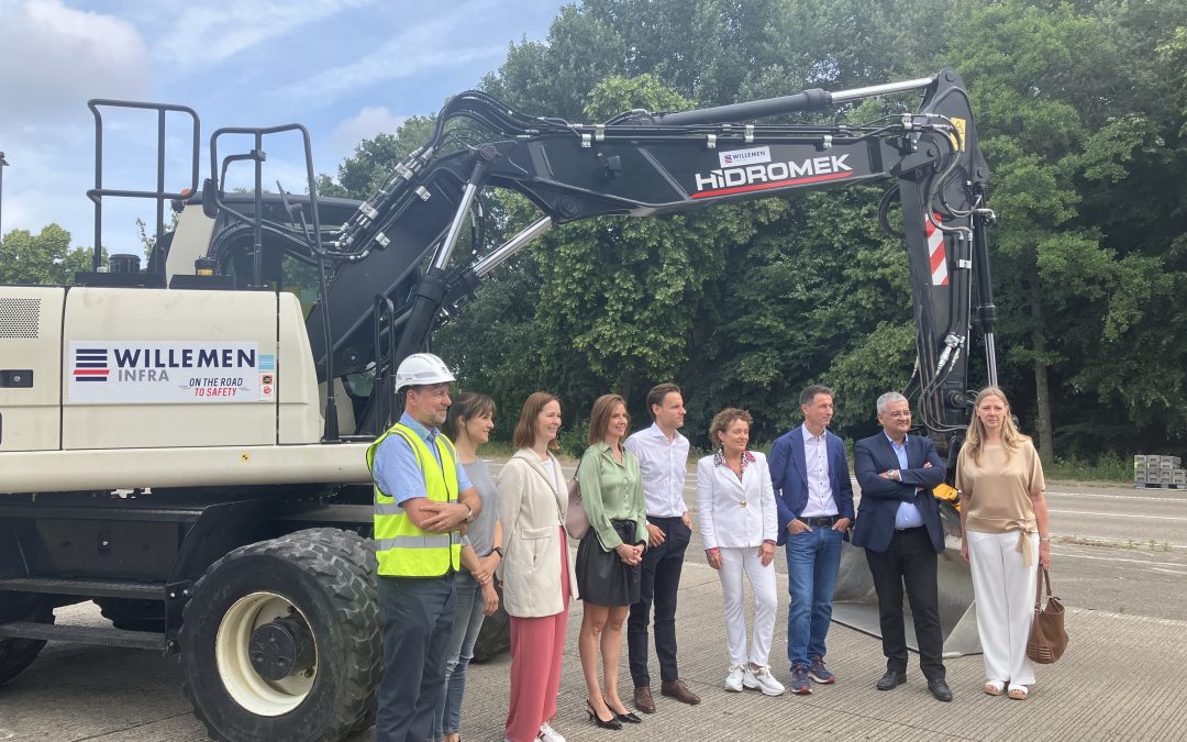 19/6/2023 — Eerste schop in de grond voor trambusverbinding Hasselt-Maasmechelen