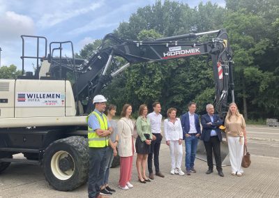 19/6/2023 — Eerste schop in de grond voor trambusverbinding Hasselt-Maasmechelen