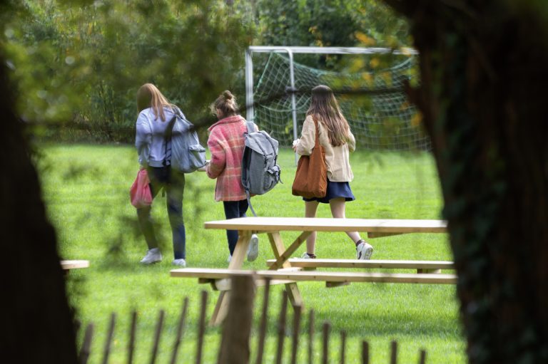 Sint-Andreaslyceum stapt af van verplicht schooluniform