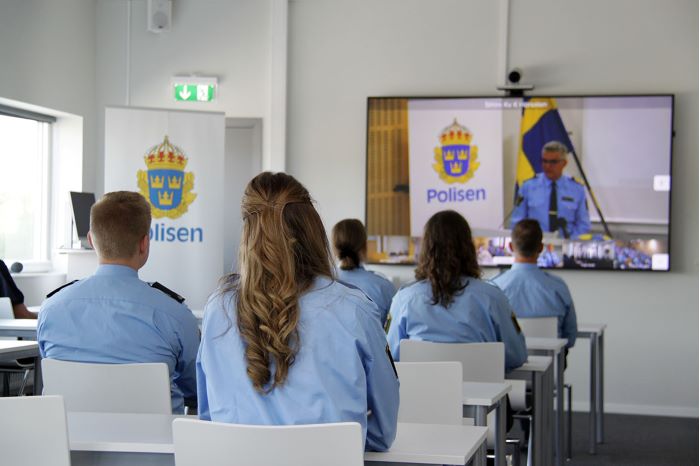 Examenshögtid i Jönköping, med tal av rikspolischefen.