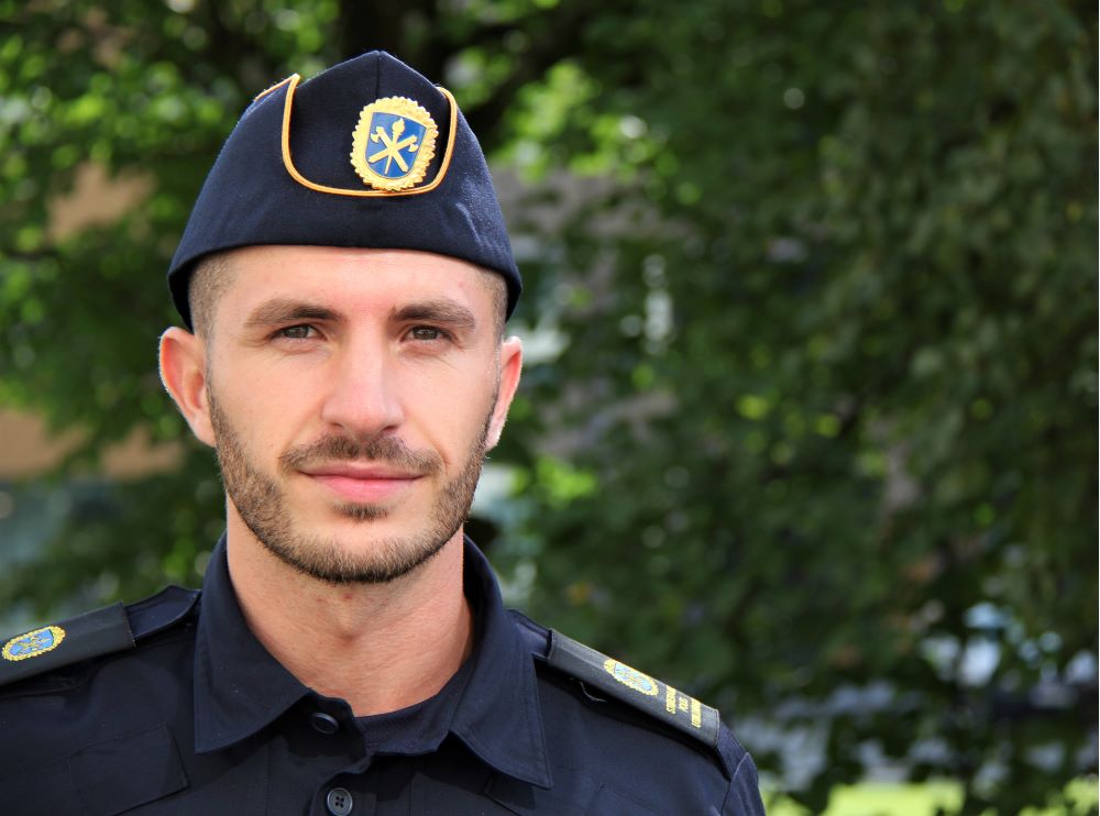 Alen går andra terminen på polisutbildningen i Borås.