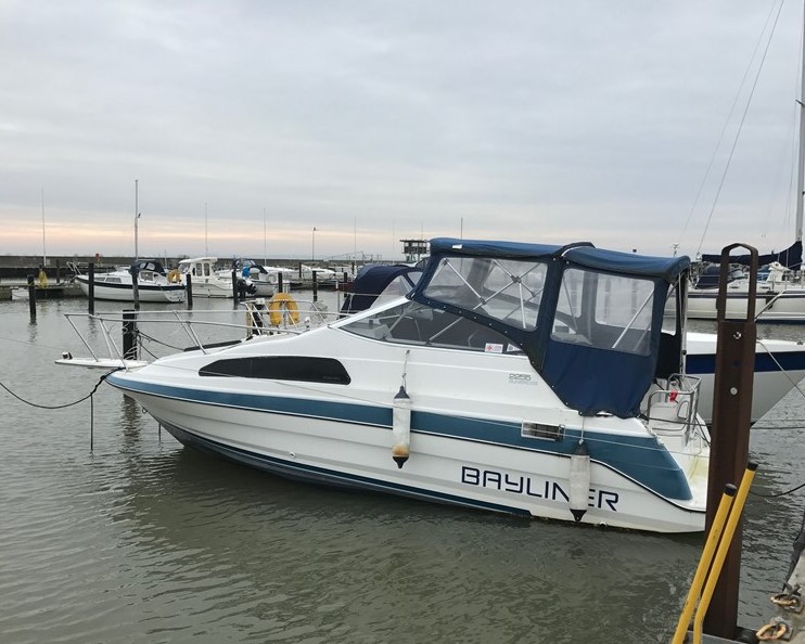 Bayliner 2255 Ciera Sunbridge stulen i Svalöv, Skåne